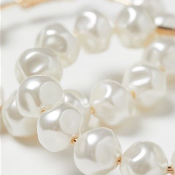 ✨2/$20✨ H&M Faux Pearl Hoop Earrings - Picture 2 of 2